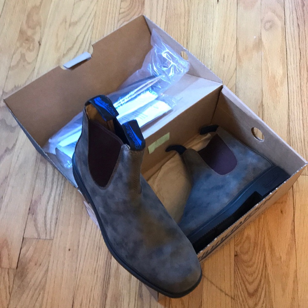 New in box. Blundstone 1391. Rustic Brown.